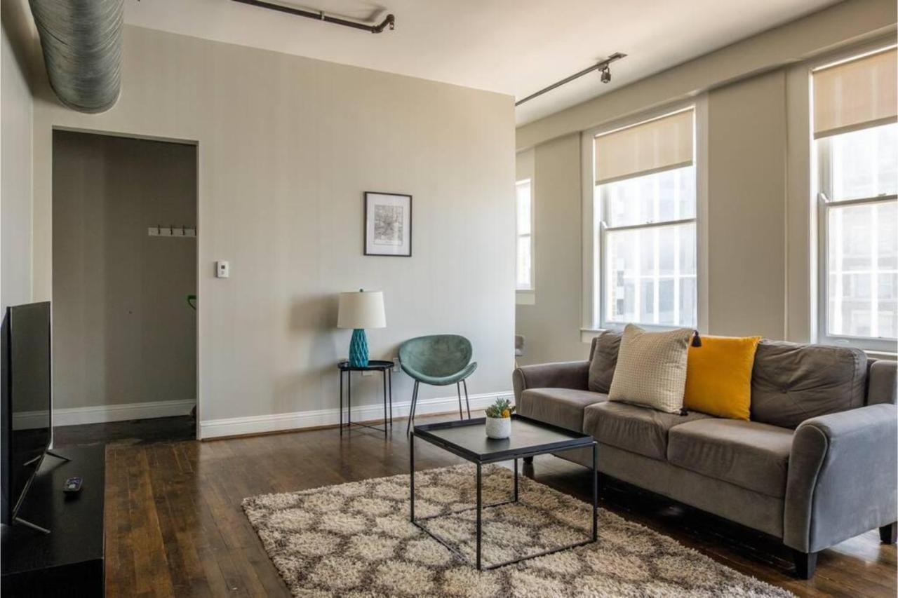 Frontdesk I The Rice Apts Downtown Houston Apartment Bilik gambar